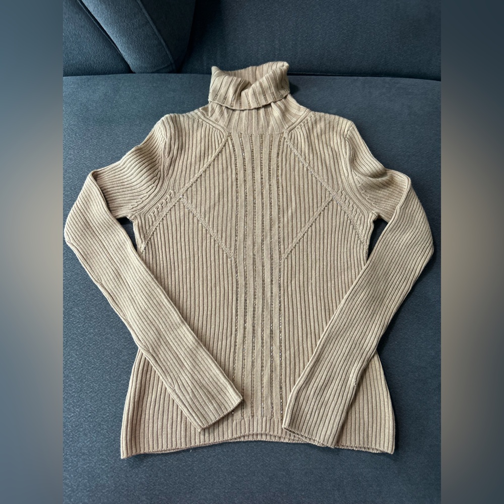 Vintage lightweight Turtle Neck w/beading (see measurements)